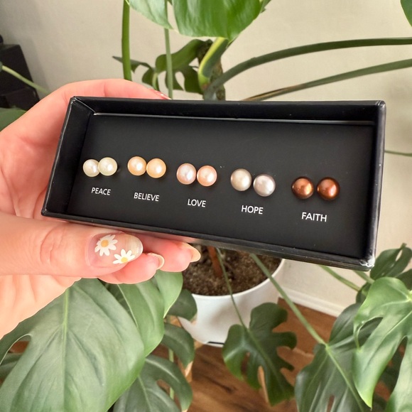 Freshwater Pearl Earring Set 5pc - Peace, Believe, Love, Hope, Faith - Picture 4 of 6